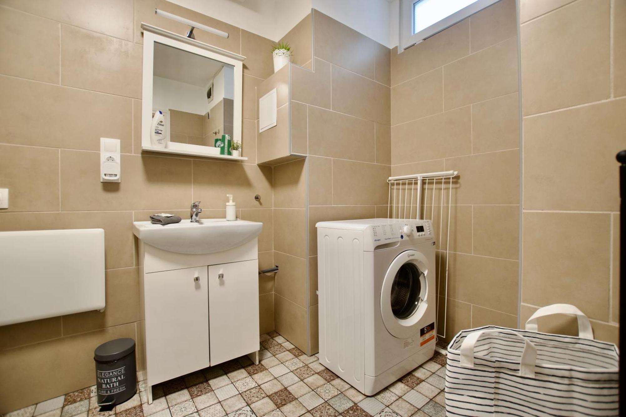 Studio Apartment By Hi5- Rozsa Street ブダペスト エクステリア 写真